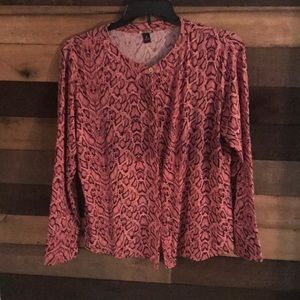 Super classy Dana Buchman snake skin printed top💕